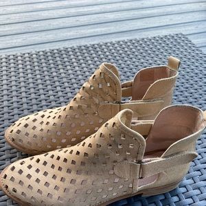 Lightweight booties, size 8